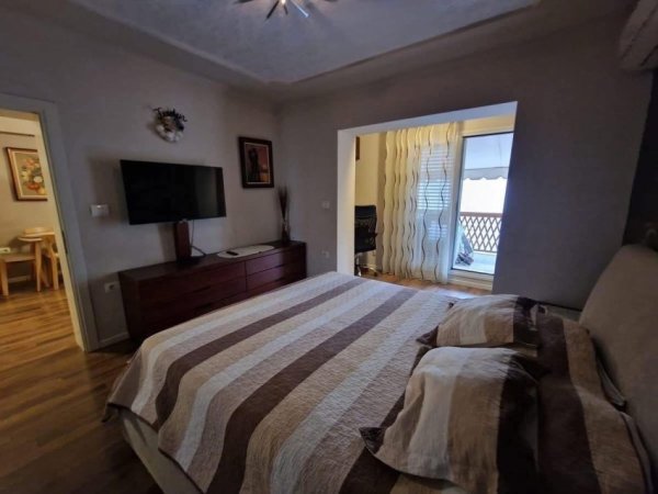 Tirane, jepet me qera apartament 2+1 Kati 3, 600 € (Perball Delijorgjit)