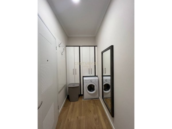 Tirane, jepet me qera apartament 1+1+Ballkon Kati 3, 77 m² 1.200 € (Rruga e Kosovareve)