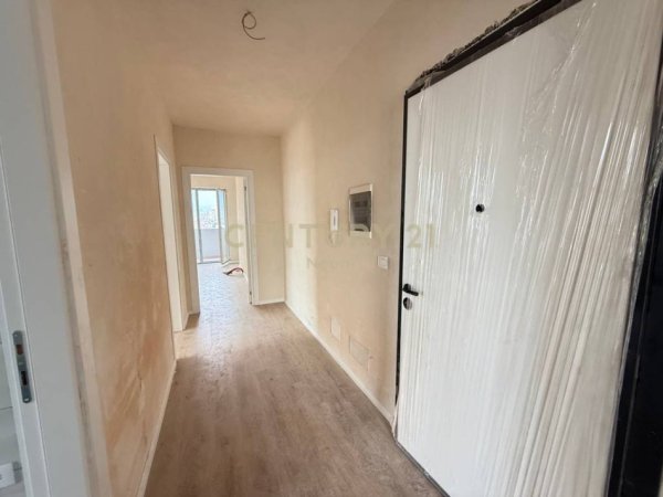 Tirane, shes apartament 2+1 Kati 7, 108 m² 174.000 € (Shkolla e Bashkuar)