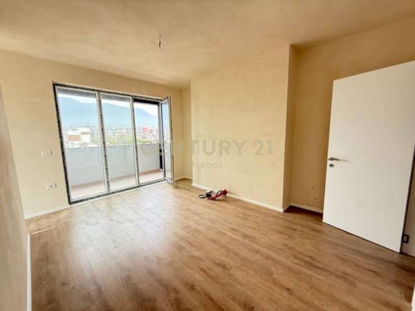 Tirane, shes apartament 2+1 Kati 7, 108 m² 174.000 € (Shkolla e Bashkuar)