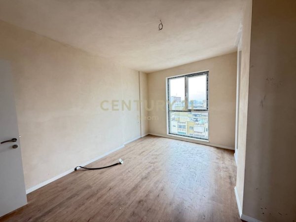 Tirane, shes apartament 2+1 Kati 7, 108 m² 174.000 € (Shkolla e Bashkuar)