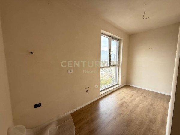 Tirane, shes apartament 2+1 Kati 7, 108 m² 174.000 € (Shkolla e Bashkuar)