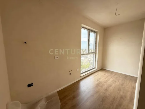 Tirane, shes apartament 2+1 Kati 7, 108 m² 174.000 € (Shkolla e Bashkuar)