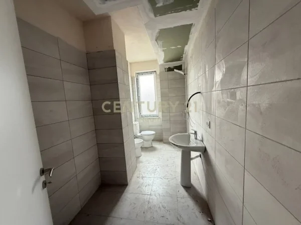 Tirane, shes apartament 2+1 Kati 7, 108 m² 174.000 € (Shkolla e Bashkuar)