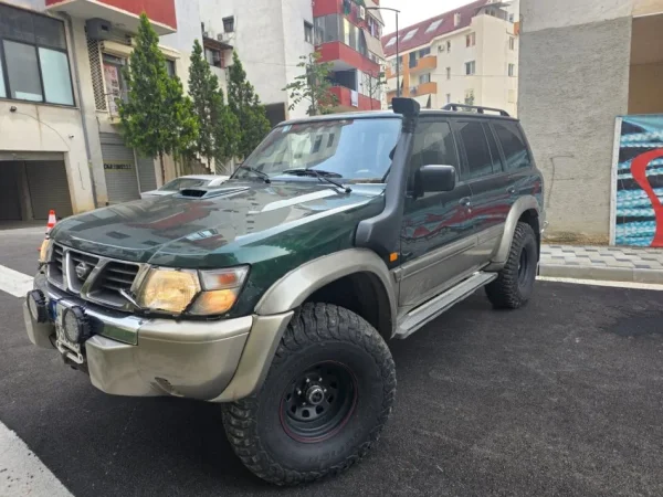 Tirane, shitet SUV Nissan Patrol Nafte, ulliri automatik Kondicioner 203 km 22.000 €