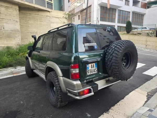 Tirane, shitet SUV Nissan Patrol Nafte, ulliri automatik Kondicioner 203 km 22.000 €