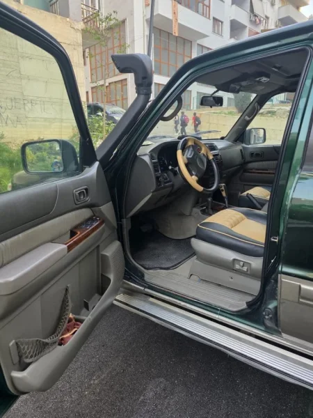 Tirane, shitet SUV Nissan Patrol Nafte, ulliri automatik Kondicioner 203 km 22.000 €
