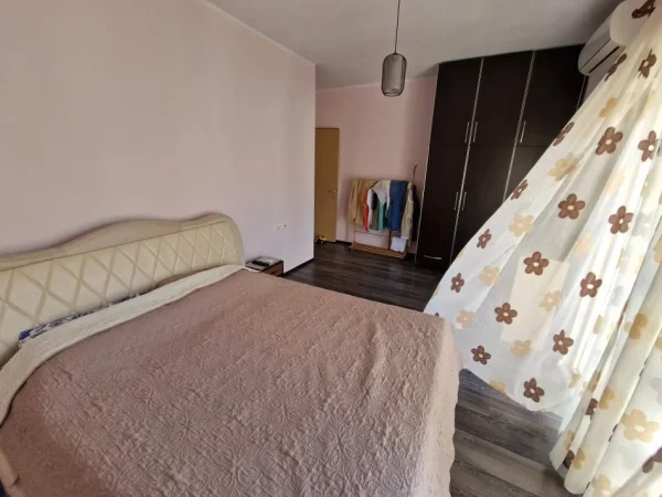 Tirane, jap me qera apartament+verande | Penthouse 2+1+Ballkon Kati 4, 140 m² 500 € (Rruga Dalip Topi)