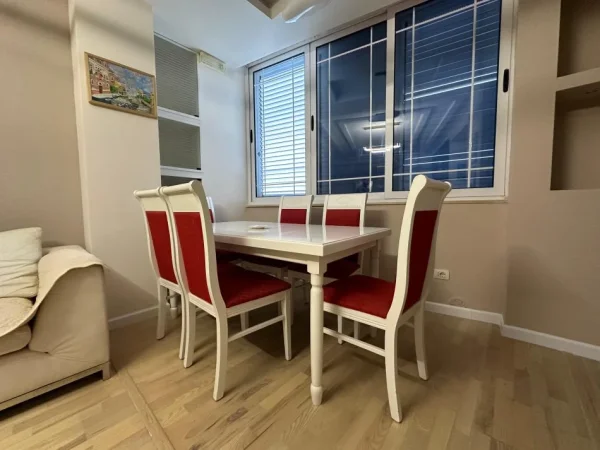 Tirane, jepet me qera 1+1+Ballkon Kati 1, 63 m² 550 € (Eleonora, Komuna e Parisit)