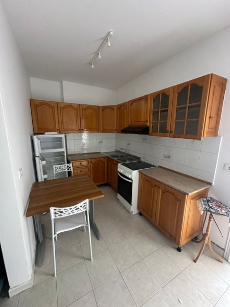 Tirane, jepet me qera apartament 2+1 Kati 3, Çmimi  600 € tek Pazari i Ri Tiranë.