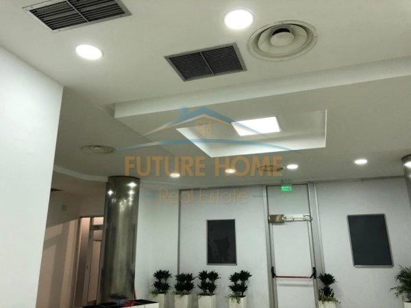 Tirane, jepet me qera ambjent biznesi Kati 1, 780 m² 24.000 € 