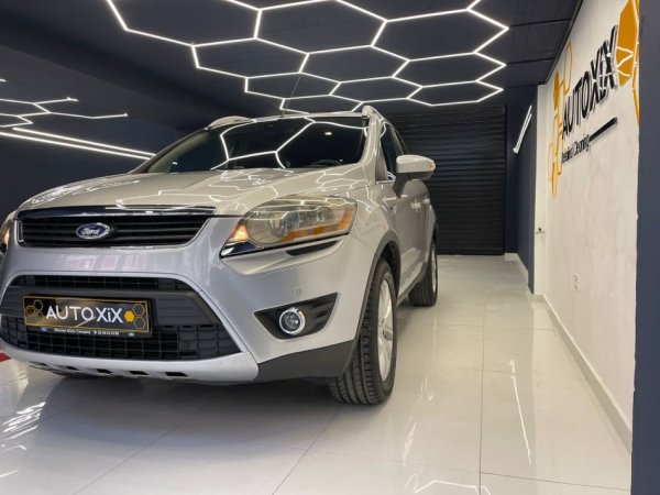 Tirane, shitet SUV FORD KUGA Benzin+Gaz, gri metalizato automatik Kondicioner 4.700 €