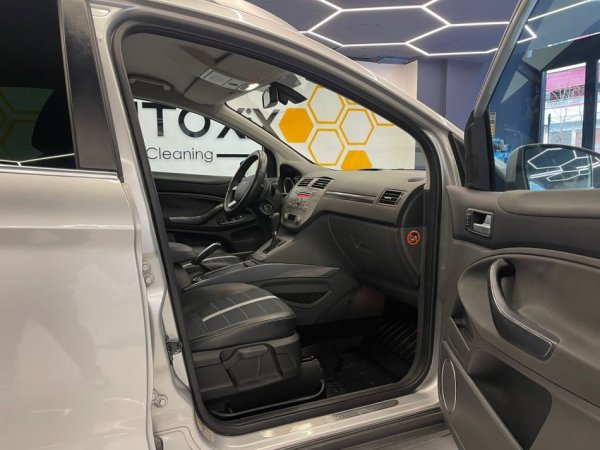 Tirane, shitet SUV FORD KUGA Benzin+Gaz, gri metalizato automatik Kondicioner 4.700 €