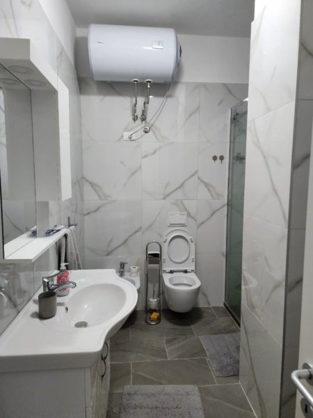Tirane, jepet me qera apartament 1+1 Kati 3, 60 m² 600 € (Kompleksi Kika 1)