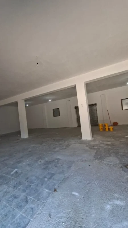 Tirane, jepet me qera magazine Kati 1, 320 m² 1.500 € (Rruga Faik Kulla)