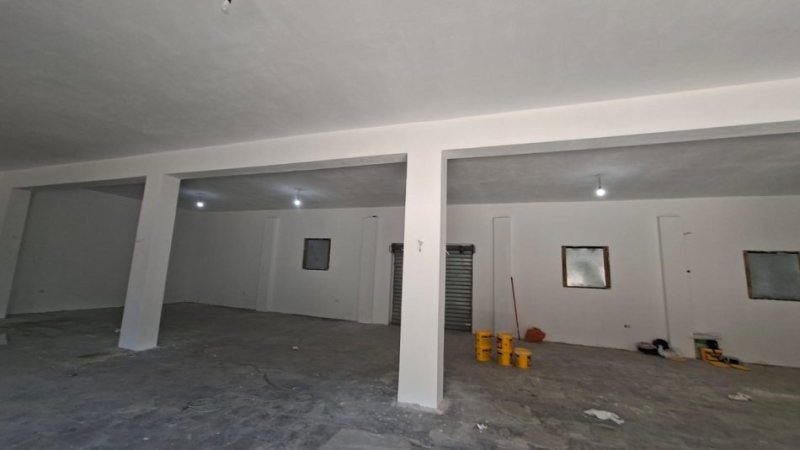 Tirane, jepet me qera magazine Kati 1, 320 m² 1.500 € (Rruga Faik Kulla)