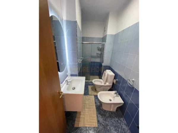 Tirane, shitet apartament 1+1+Ballkon Kati 8, 63 m² 109.000 € (Unaza e Re)