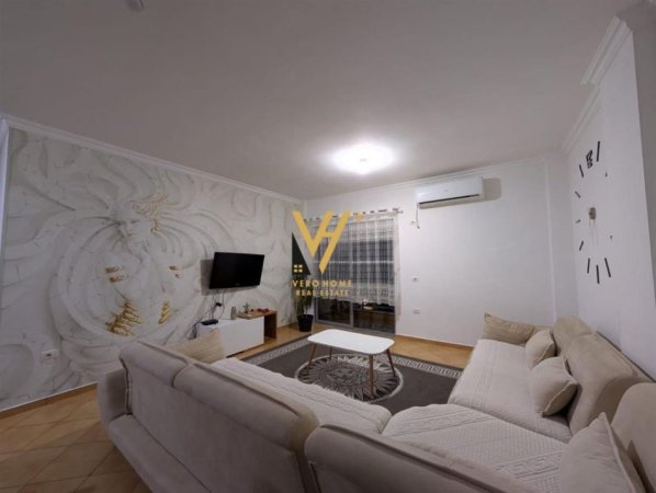 Tirane, jepet me qera apartament 2+1+Ballkon Kati 1, 85 m² 450 € (FRESK)