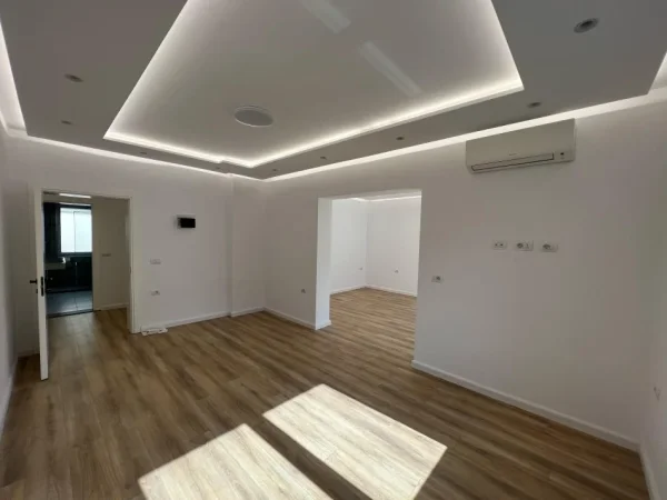 Tirane, jepet me qera apartament 2+1 Kati 3, 120 m² 900 € 