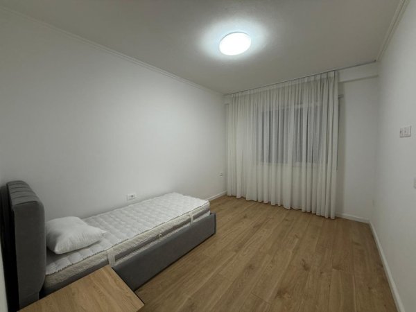 Tirane, jepet me qera apartament 3+1 Kati 3, 850 € 
