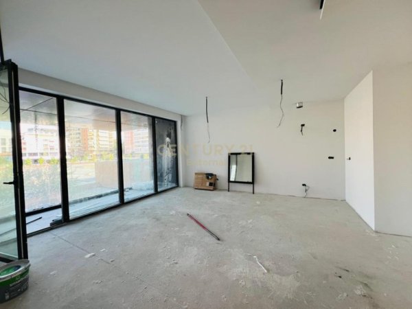 Tirane, jepet me qera zyre Kati 1, 868 m² 31.000 € (Vertical Forest Tirana)