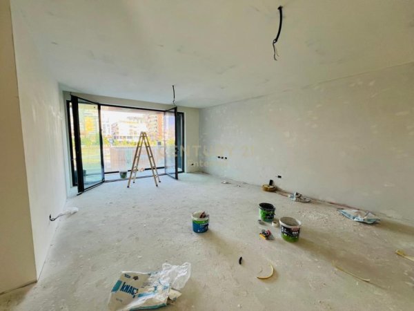 Tirane, jepet me qera zyre Kati 1, 868 m² 31.000 € (Vertical Forest Tirana)