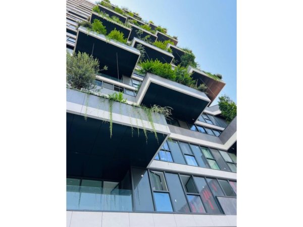 Tirane, jepet me qera zyre Kati 1, 868 m² 31.000 € (Vertical Forest Tirana)