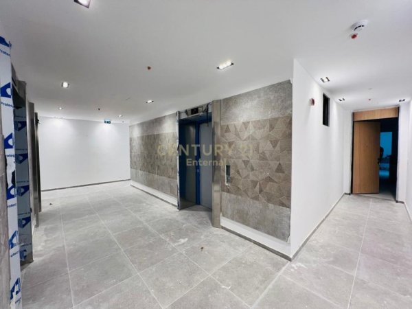 Tirane, jepet me qera zyre Kati 1, 868 m² 31.000 € (Vertical Forest Tirana)