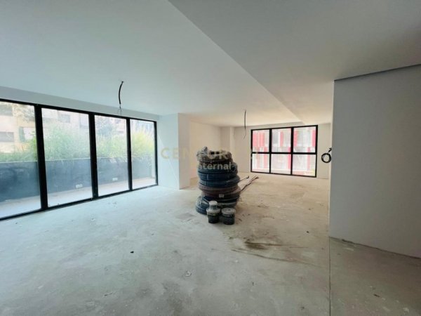 Tirane, jepet me qera zyre Kati 1, 868 m² 31.000 € (Vertical Forest Tirana)