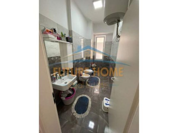 Tirane, jepet me qera apartament 1+1+BLK Kati 7, 75 m² 450 Euro (Kompleksi Kontakt)