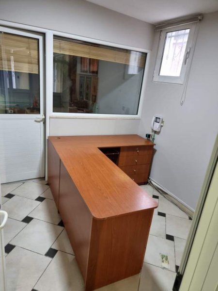 Tirane, shitet magazine Kati 0, 282 m² 1.000 Euro/m2 (Ilia Dilo Sheperi)