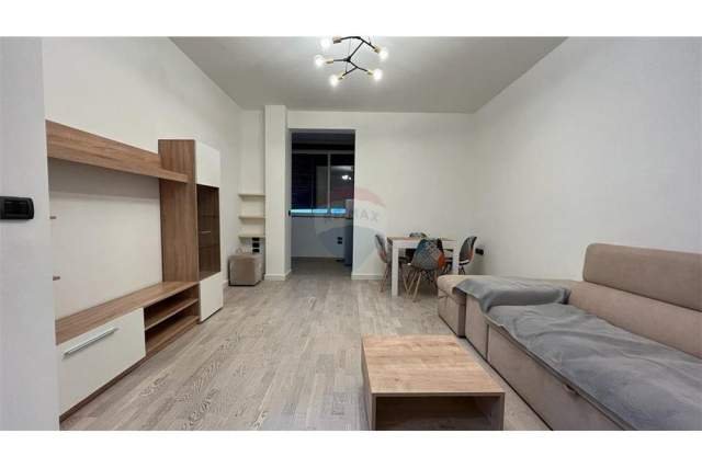 Tirane, jepet me qera apartament 1+1+A Kati 4, 75 m² 500 Euro (Mine Peza)