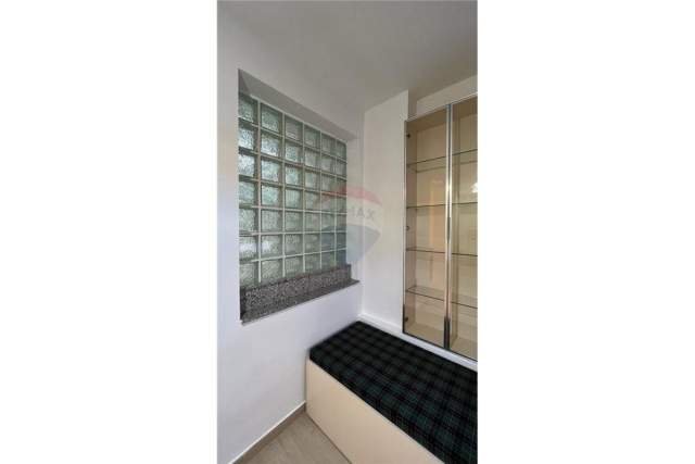 Tirane, jepet me qera apartament 1+1 Kati 4, 75 m² 500  (Mine Peza)