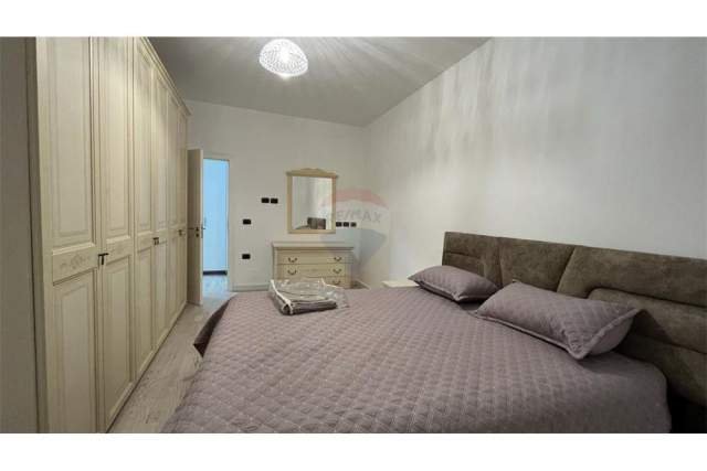 Tirane, jepet me qera apartament 1+1+A Kati 4, 75 m² 500 Euro (Mine Peza)