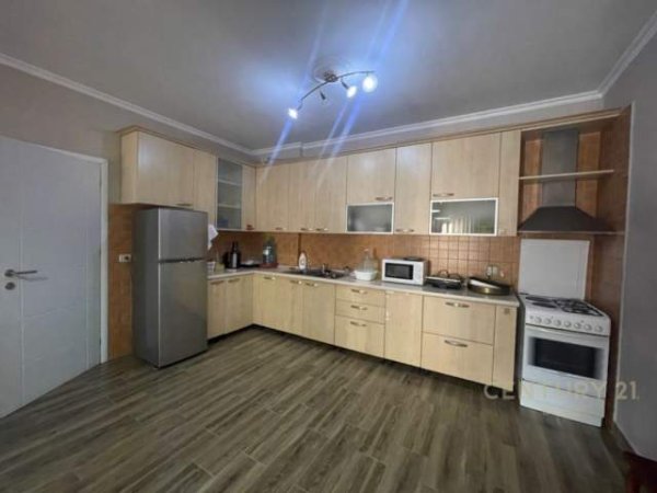 Tirane, shitet apartament 1+1+BLK Kati 5, 79 m² 140.000 Euro (Komuna e Parisit)