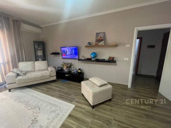 Tirane, shitet apartament 1+1+BLK Kati 5, 79 m² 140.000 Euro (Komuna e Parisit)