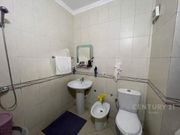 Tirane, shitet apartament 1+1+BLK Kati 5, 79 m² 140.000 Euro (Komuna e Parisit)