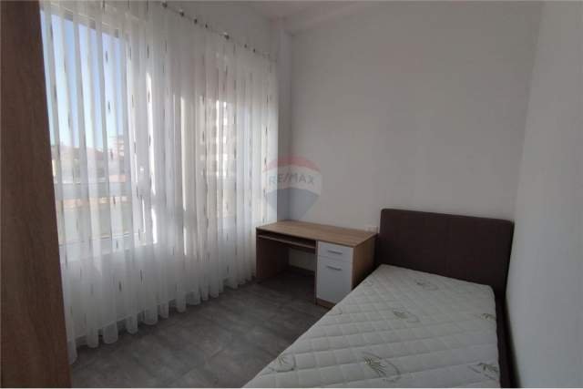 Tirane, jepet me qera apartament 2+1+BLK Kati 5, 86 m² 450 Euro (Kompleksi Kontakt)