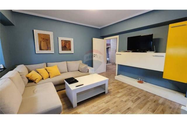 Tirane, jepet me qera apartament 2+1 Kati 2, 80 m² 800 Euro (Pazari i Ri)