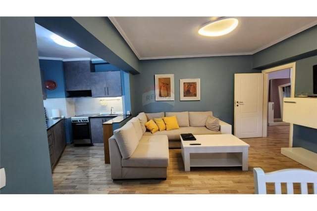 Tirane, jepet me qera apartament 2+1 Kati 2, 80 m² 800 Euro (Pazari i Ri)