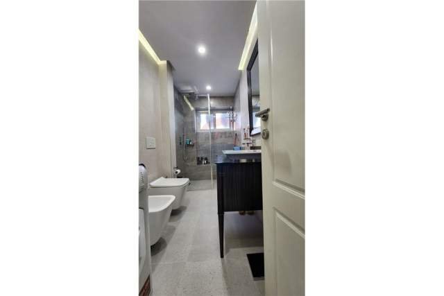 Tirane, jepet me qera apartament 2+1 Kati 2, 80 m² 800 Euro (Pazari i Ri)