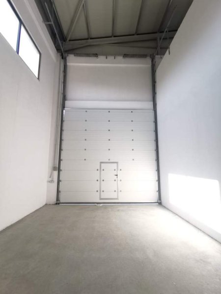 Tirane, jepet me qera magazine Kati 2, 1.152 m² 4.600 Euro (Vore)