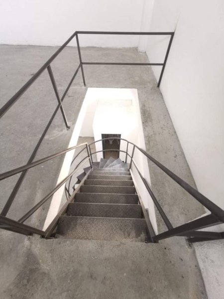Tirane, jepet me qera magazine Kati 2, 1.152 m² 4.600 Euro (Vore)