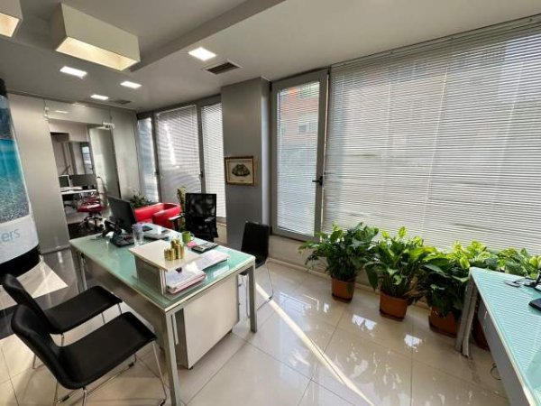 Tirane, jepet me qera ambjent biznesi Kati 1, 150 m² 3.000 Euro (RRUGA ISMAIL QEMALI)