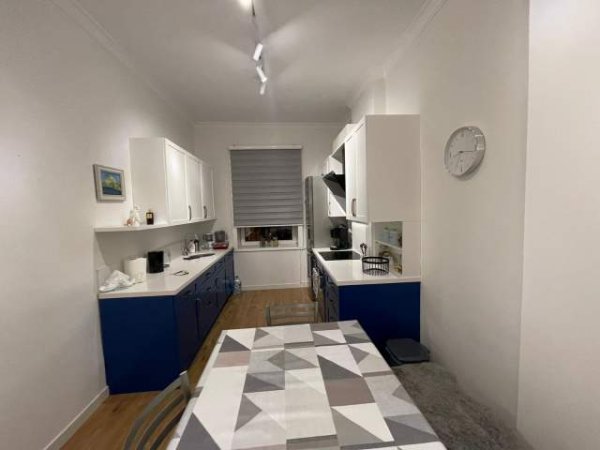Tirane, jepet me qera apartament 2+1+BLK Kati 2, 95 m² 500 Euro (shallvaret)