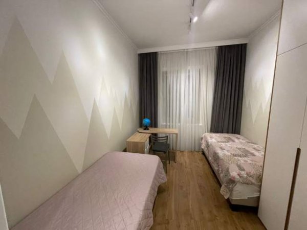 Tirane, jepet me qera apartament 2+1+BLK Kati 2, 95 m² 500 Euro (shallvaret)