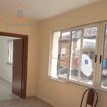 Tirane, jepet me qera apartament 1+1+A Kati 2, 110 m² 35.000 Leke (Laprake,)