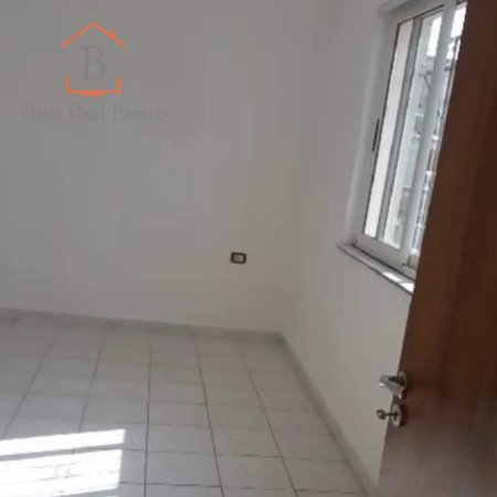 Tirane, jepet me qera apartament 1+1+A Kati 2, 110 m² 35.000 Leke (Laprake,)