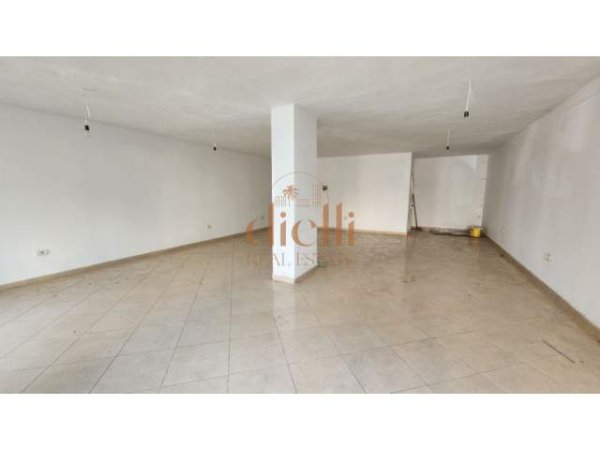 Tirane, shitet dyqan Kati 0, 75 m² 98.000 Euro (Don Bosko)