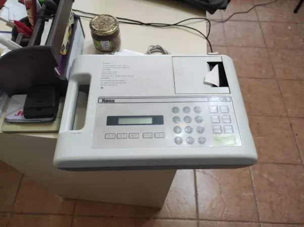 Durres, Shiten paisje per zyre kardiologjie. 1Eko, 3 EKG, tavoline zyre, rafti, krevat, dhe aksesoret e paisjeve 2.000 Euro